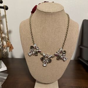WHBM Womens Necklace 3 Flowers Pendant Curb Chain Lobster Lock Style Jew…